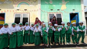 pendistribusian seragam sekolah